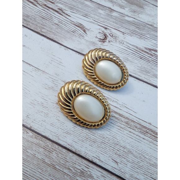 Vintage Clip On Earrings - Just Over 1 & 1/8" Gold Tone & Faux Pearl Oval - Picture 3 of 7